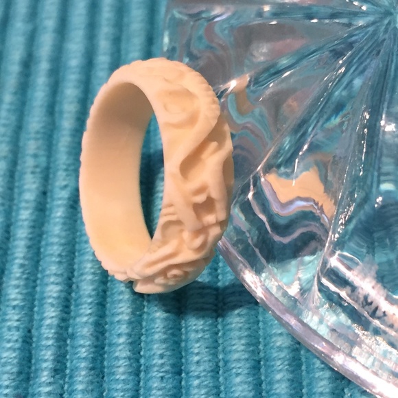 Carved Ring - Picture 3 of 6